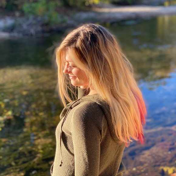 Meet your Posher, Makayla - Picture 1 of 2